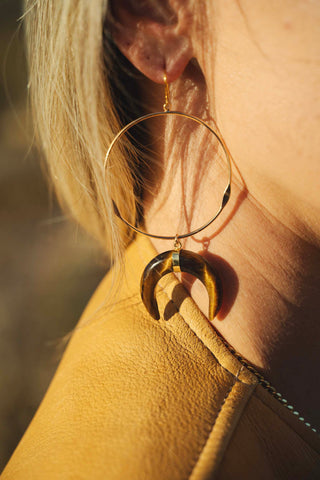 brown tigers eye horn pendant gold hoop earrings