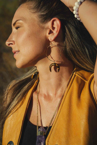 brown tigers eye horn pendant gold hoop earrings