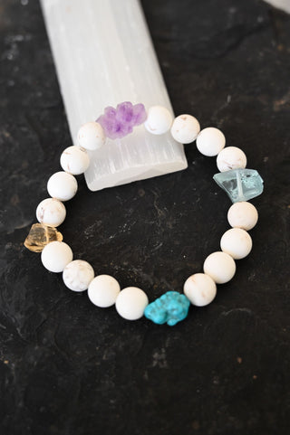 white turquoise gemstone beaded bracelet