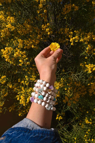 white turquoise gemstone beaded bracelet