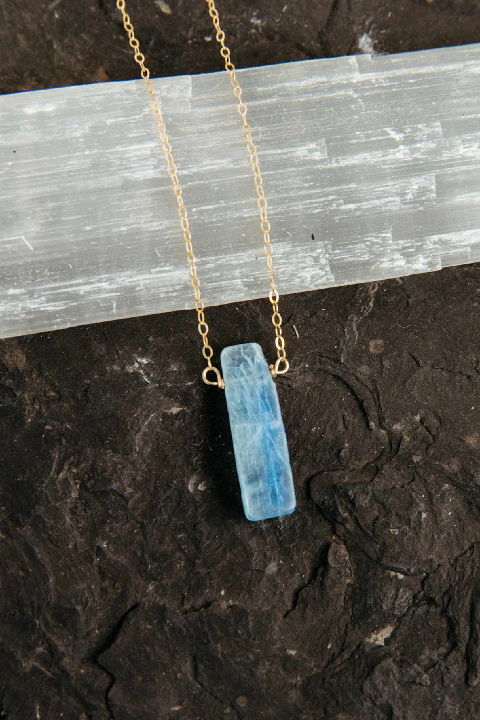 Blue Kyanite jewelry - self-confidence, necklace, kyanite chain, - Cristal  du Lac