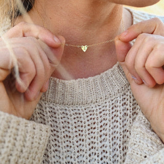 personalized gold heart charm necklace 