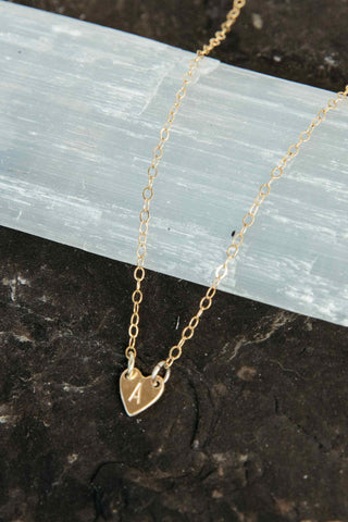 personalized gold heart charm necklace 